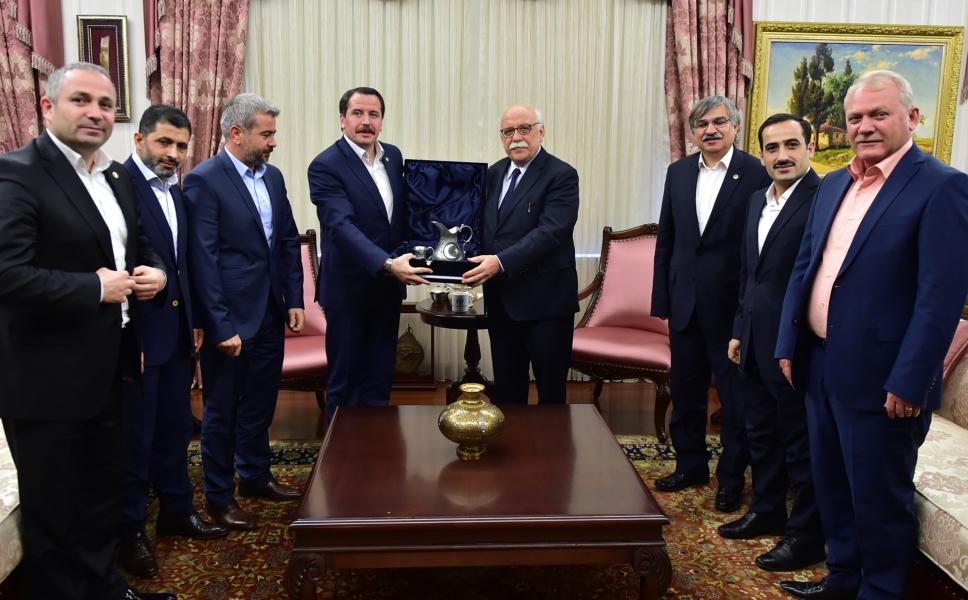Memur-Sen delegation pays visit to Minister Avcı